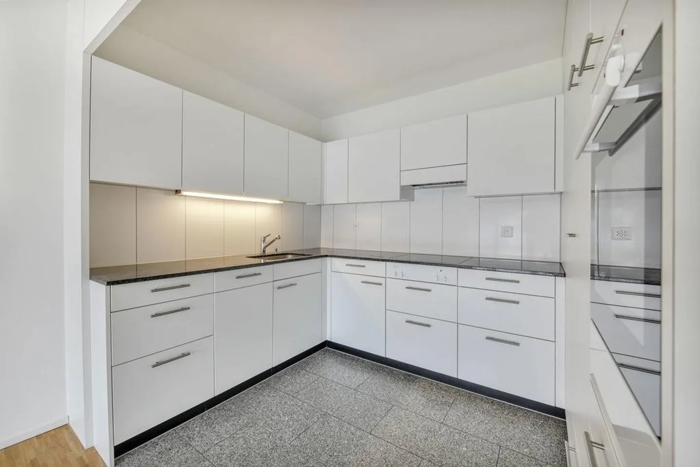 Appartamento moderno con bella vista panoramica in una posizione soleggiata - Foto 2 di 6