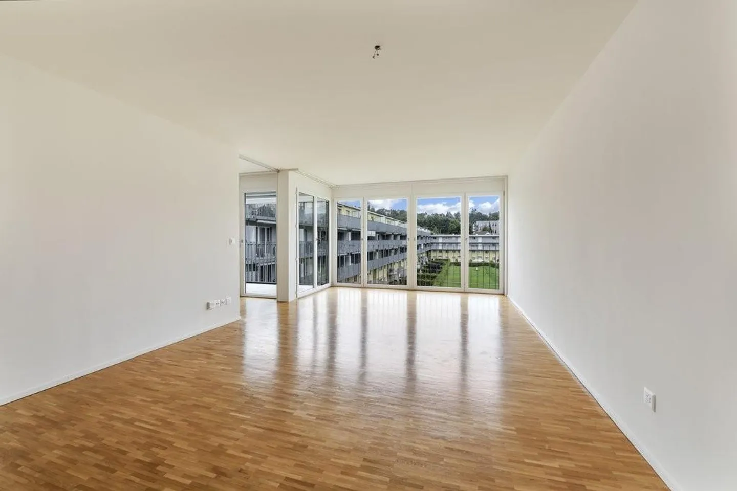 Appartamento moderno con bella vista panoramica in una posizione soleggiata - Foto 3 di 6