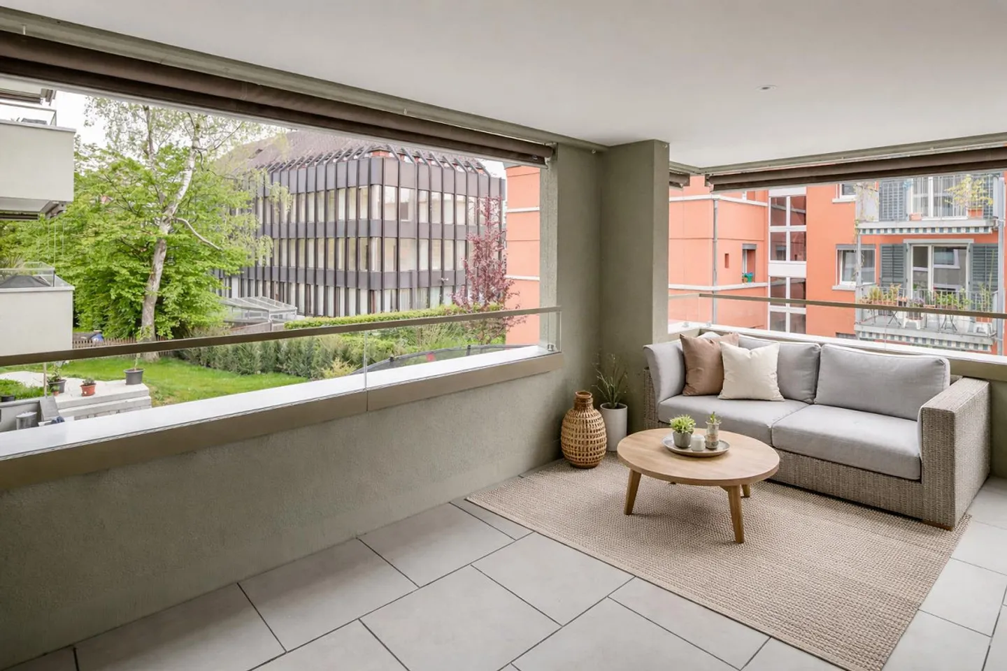 Modernes Apartment mit Balkon - Foto 2 von 6