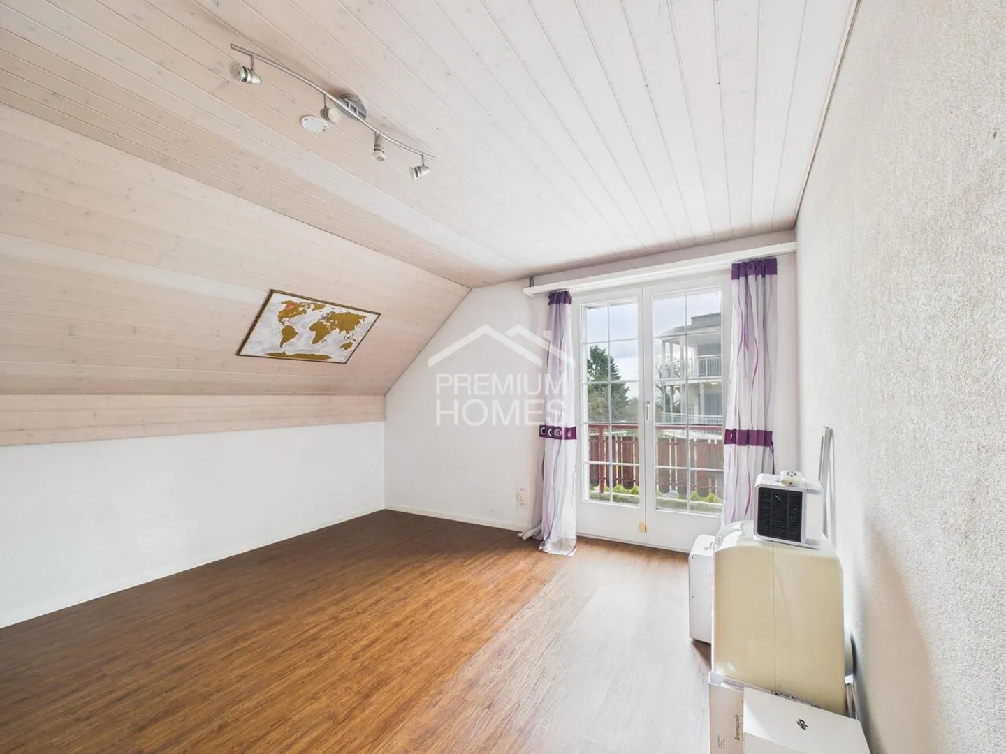 A HOME WITH HEART AND SPACE - Photo 4 of 13