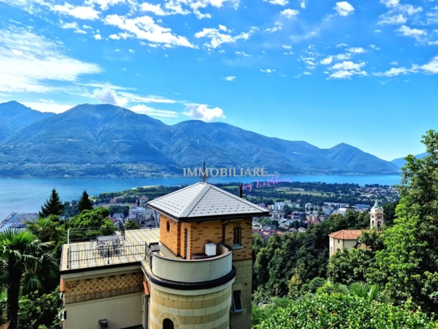 Art Nouveau villa with breathtaking lake view in a quiet location - Photo 2 of 16