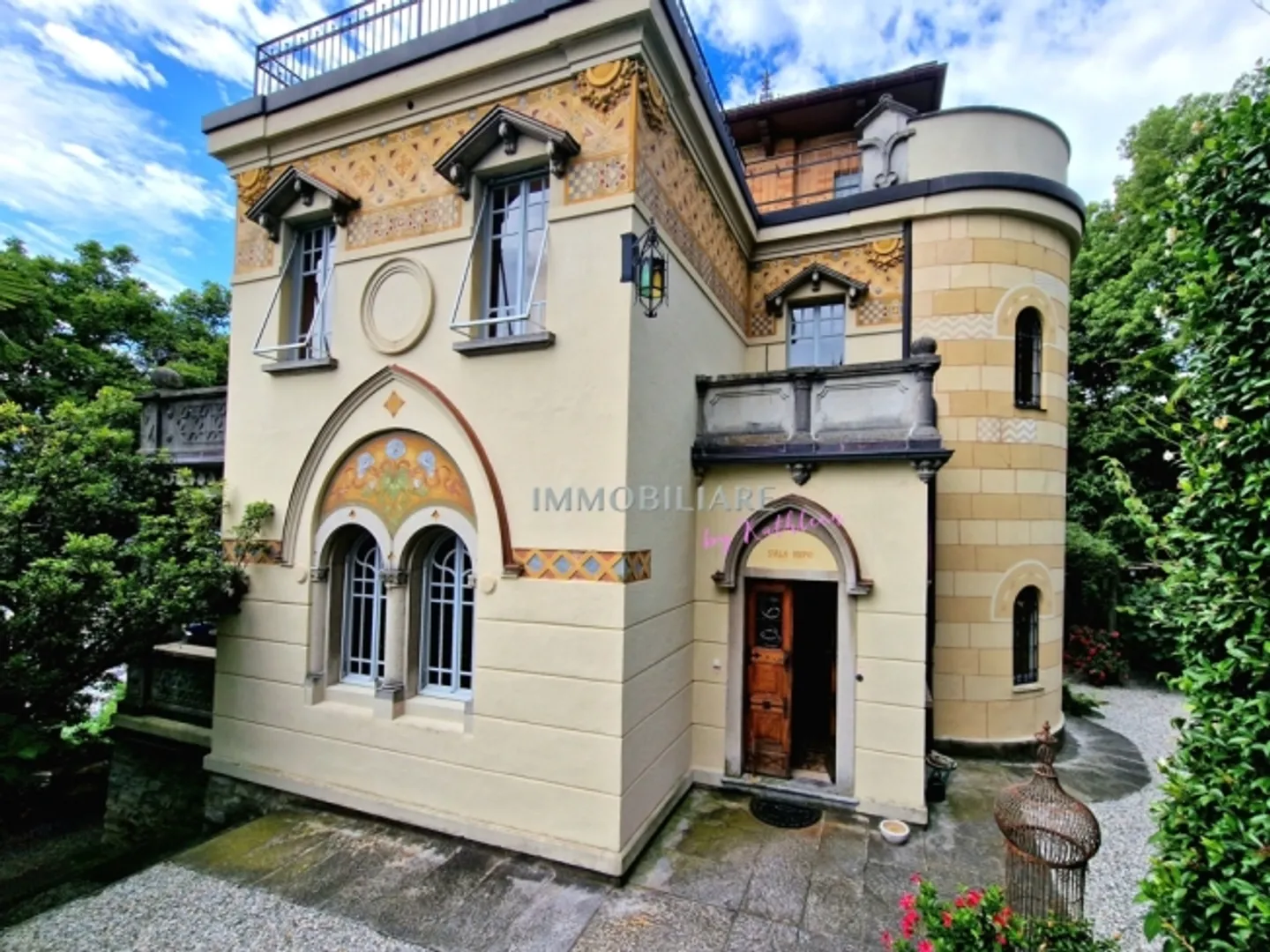 Art Nouveau villa with breathtaking lake view in a quiet location - Photo 3 of 16