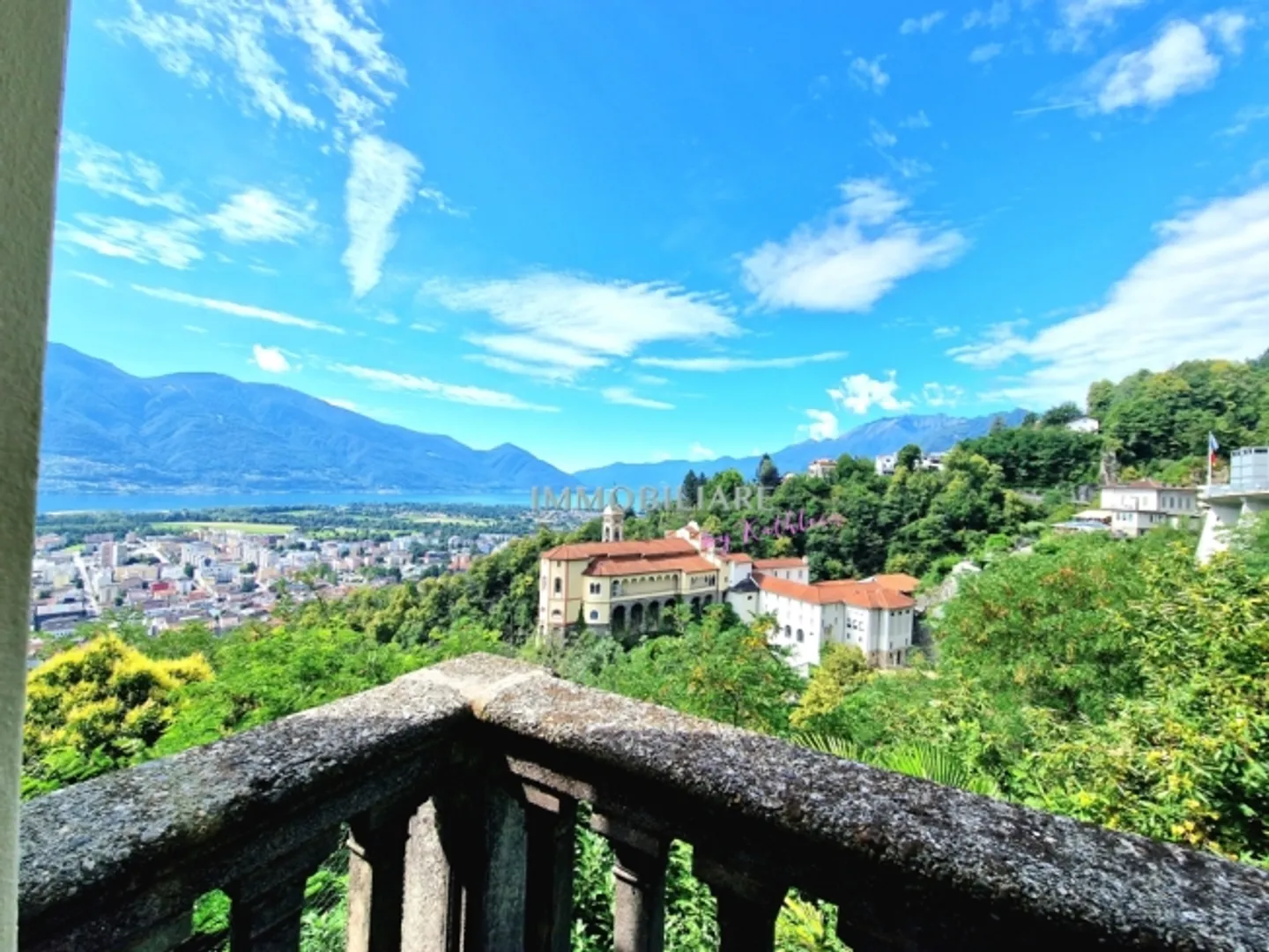 Art Nouveau villa with breathtaking lake view in a quiet location - Photo 6 of 16