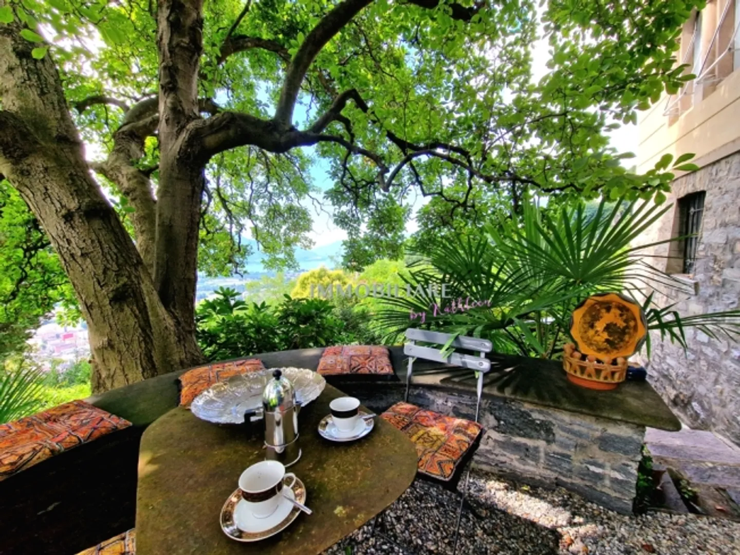 Art Nouveau villa with breathtaking lake view in a quiet location - Photo 15 of 16