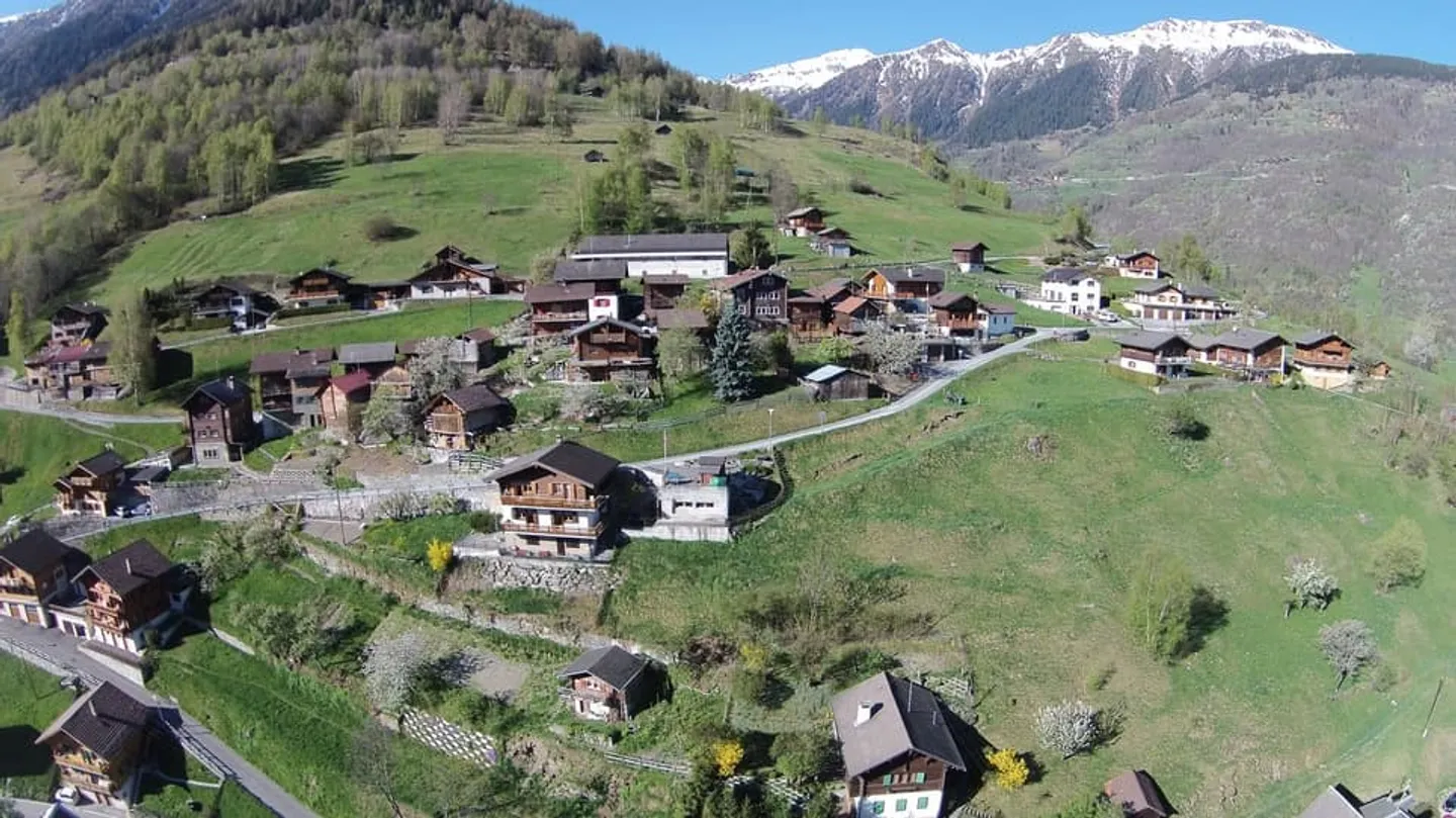 Terreno attrezzato di 1047 m2 con vista sulle montagne e sulla valle nel Val d' - Foto 5 di 7