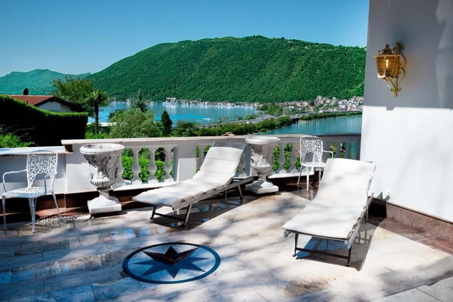 Elegante Villa mit Atemberaubendem Blick - Foto 3 von 26