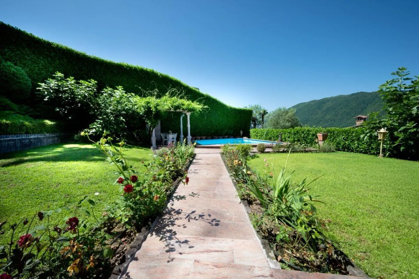 Elegante Villa mit Atemberaubendem Blick - Foto 4 von 26