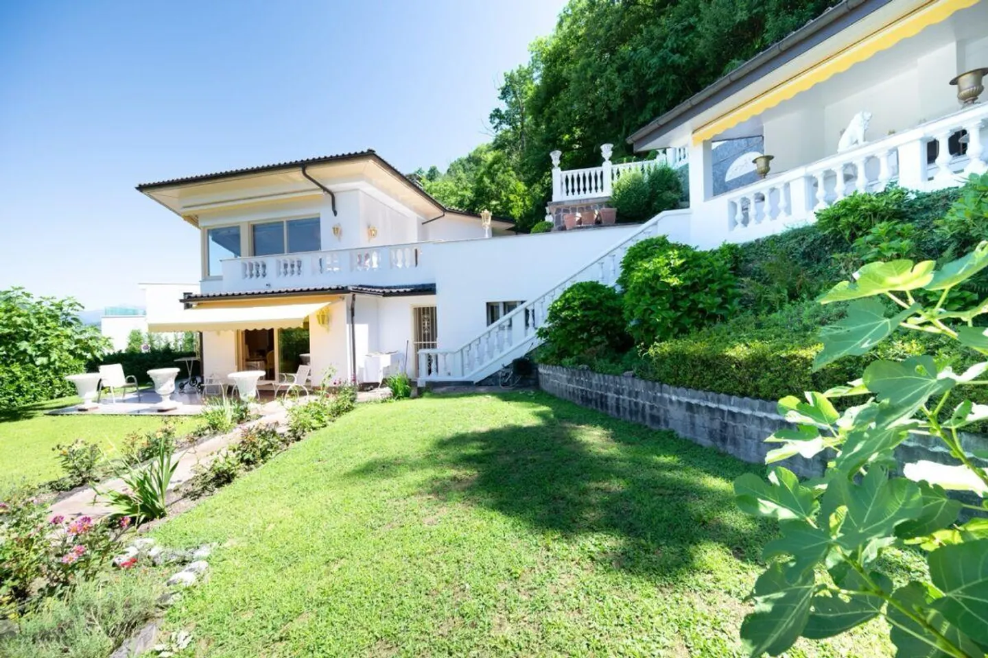 Elegante Villa mit Atemberaubendem Blick - Foto 1 von 26