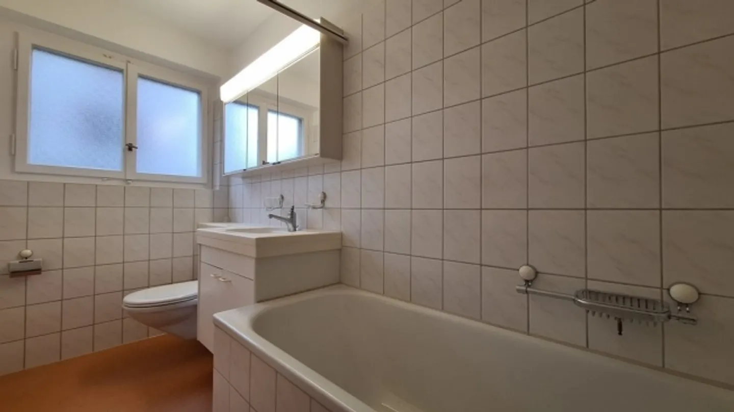 Appartement 3.5 pièces dans un quartier résidentiel calme pour une personne seule - Photo 3 sur 8