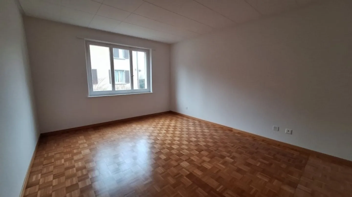 Appartement 3.5 pièces dans un quartier résidentiel calme pour une personne seule - Photo 6 sur 8