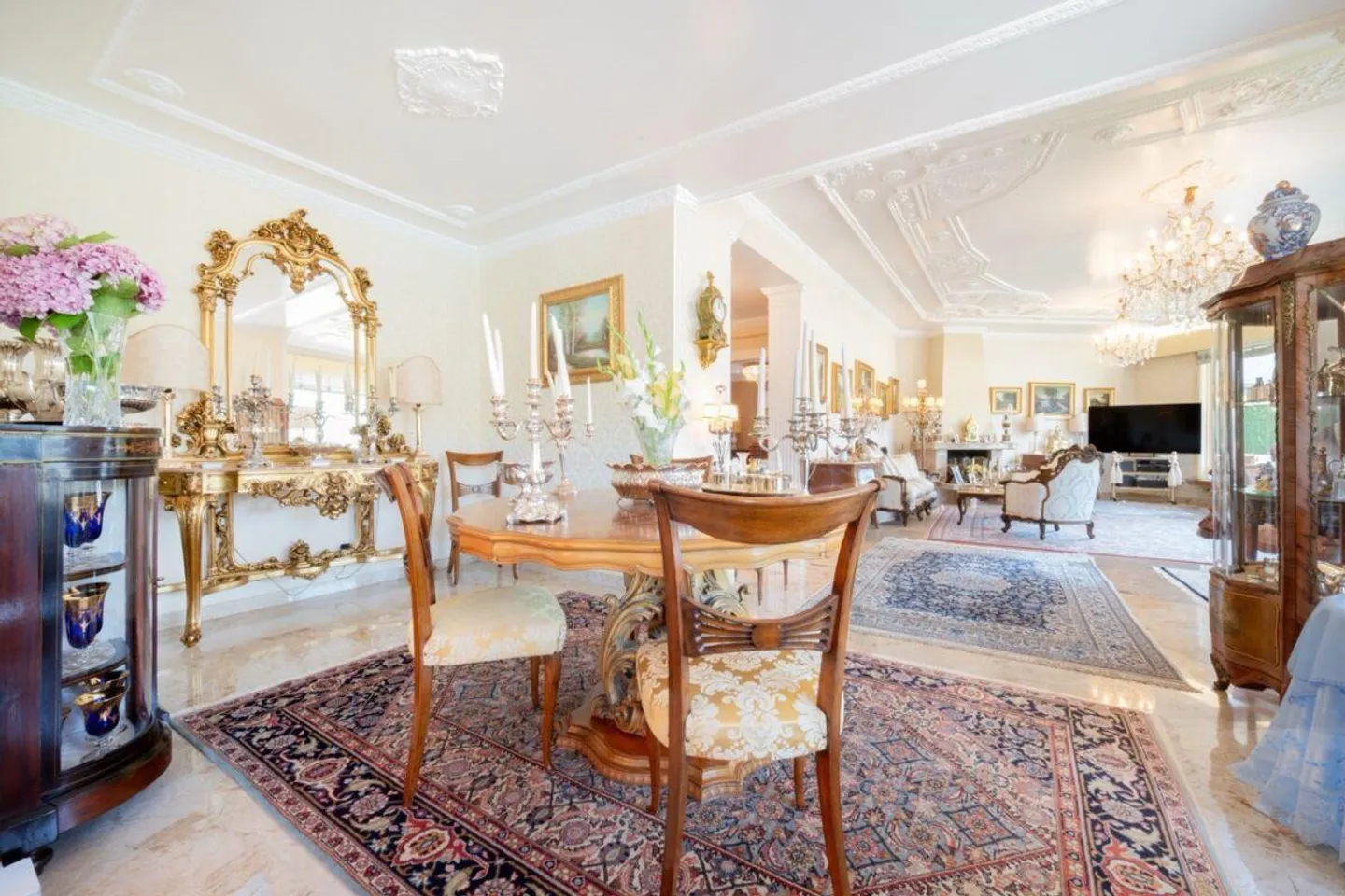 Elegante Villa mit Atemberaubendem Blick - Foto 12 von 26