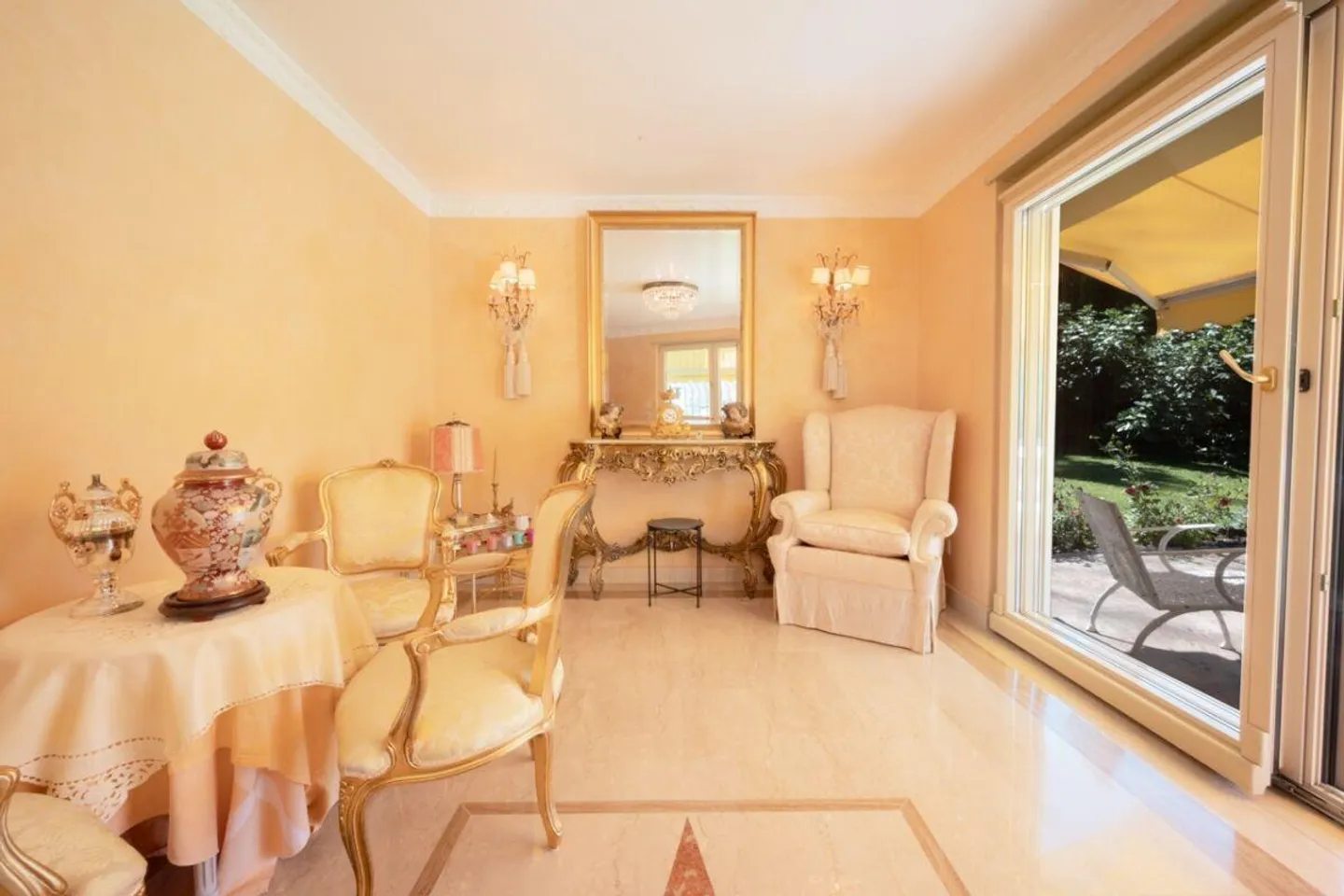 Elegante Villa mit Atemberaubendem Blick - Foto 13 von 26