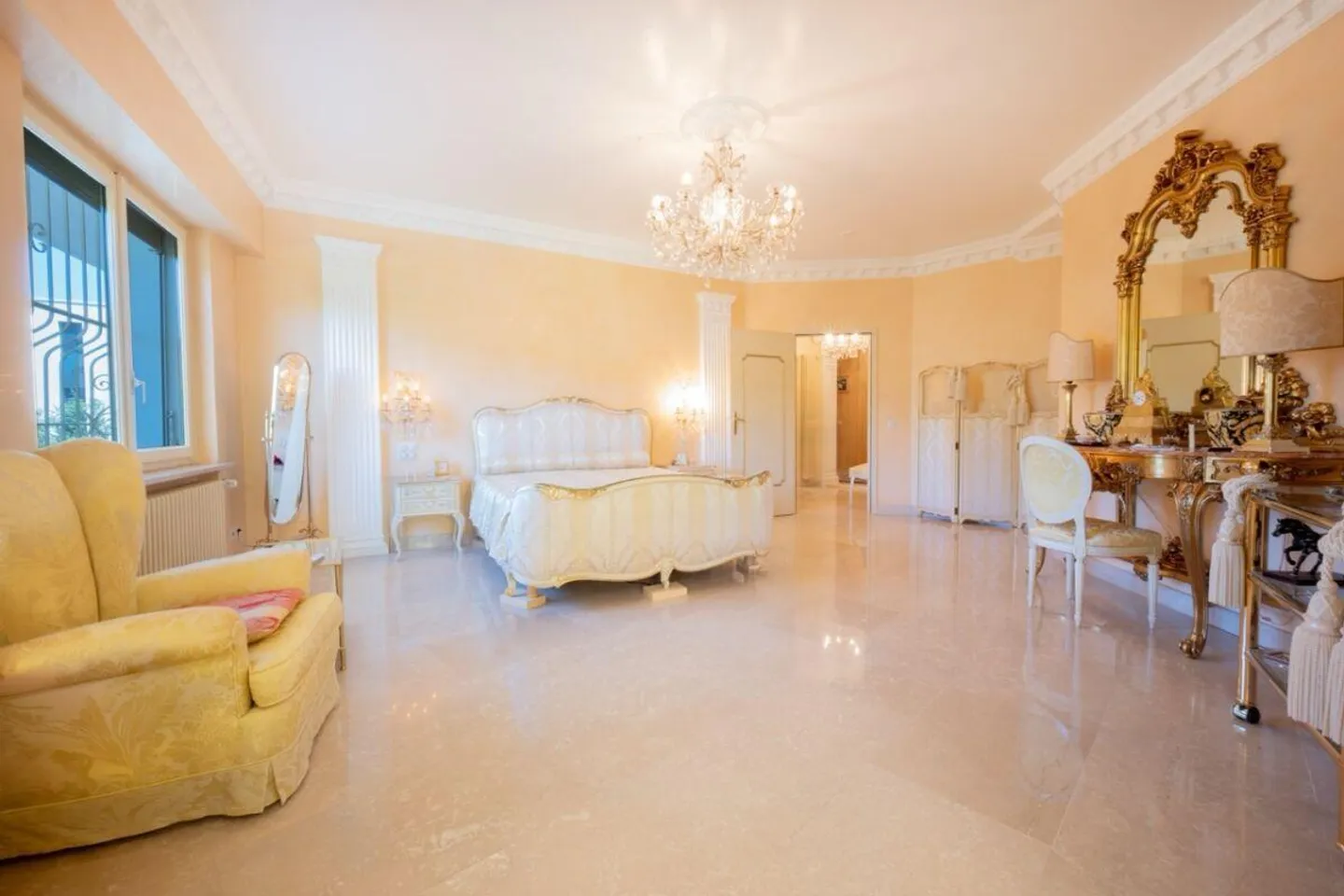 Elegante Villa mit Atemberaubendem Blick - Foto 14 von 26