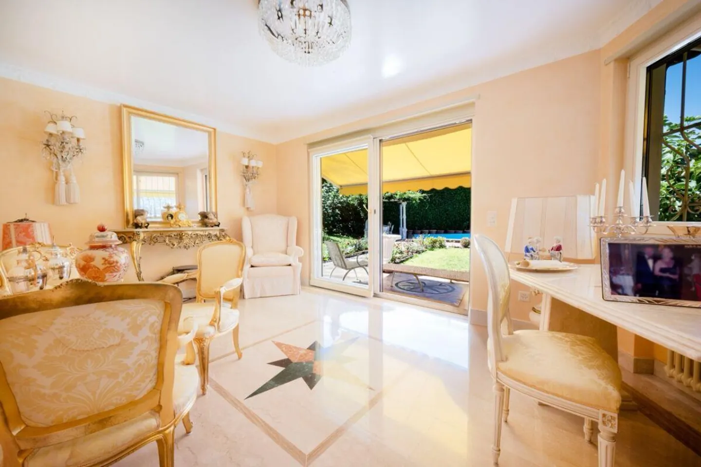 Elegante Villa mit Atemberaubendem Blick - Foto 15 von 26