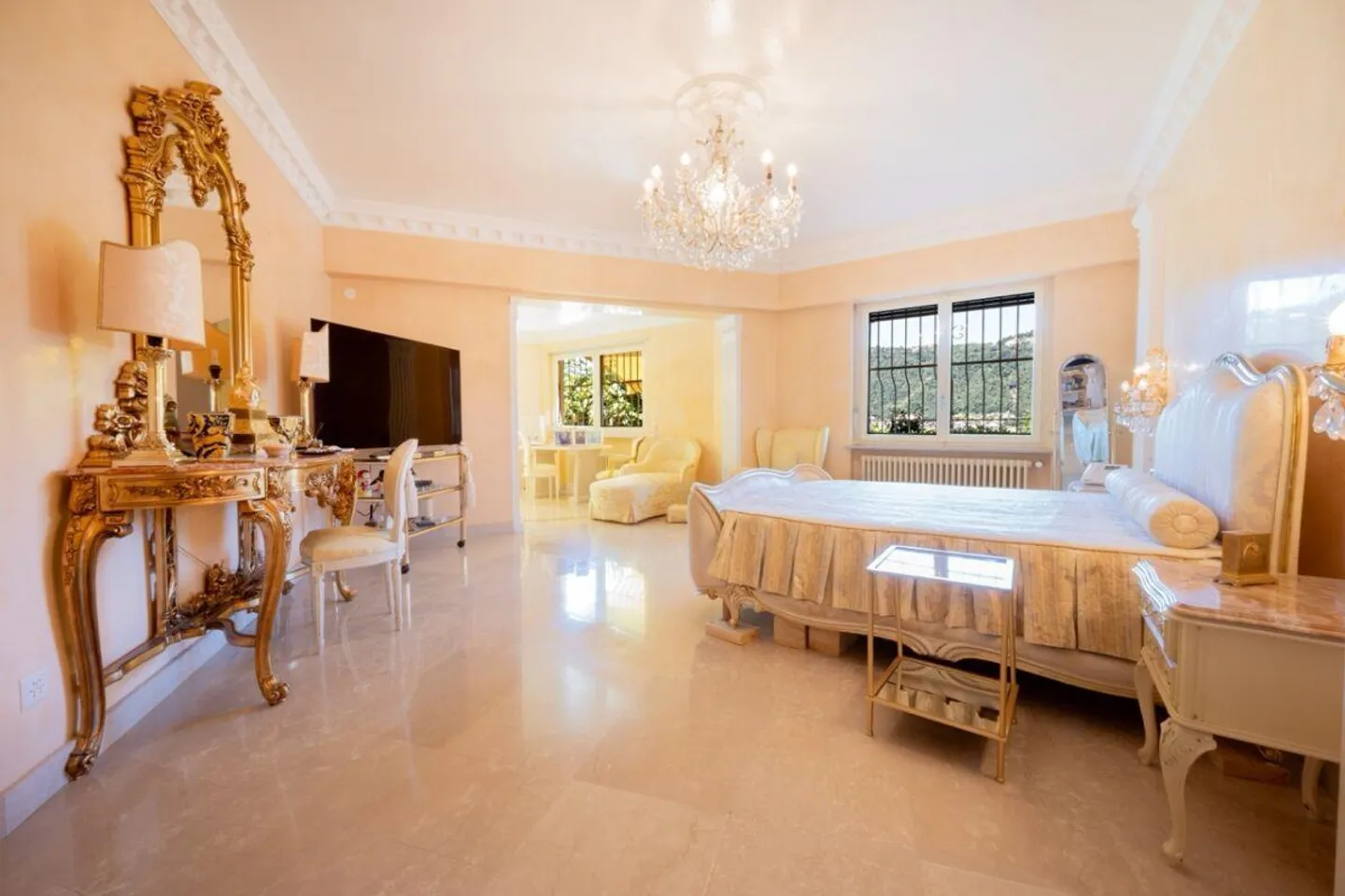 Elegante Villa mit Atemberaubendem Blick - Foto 16 von 26