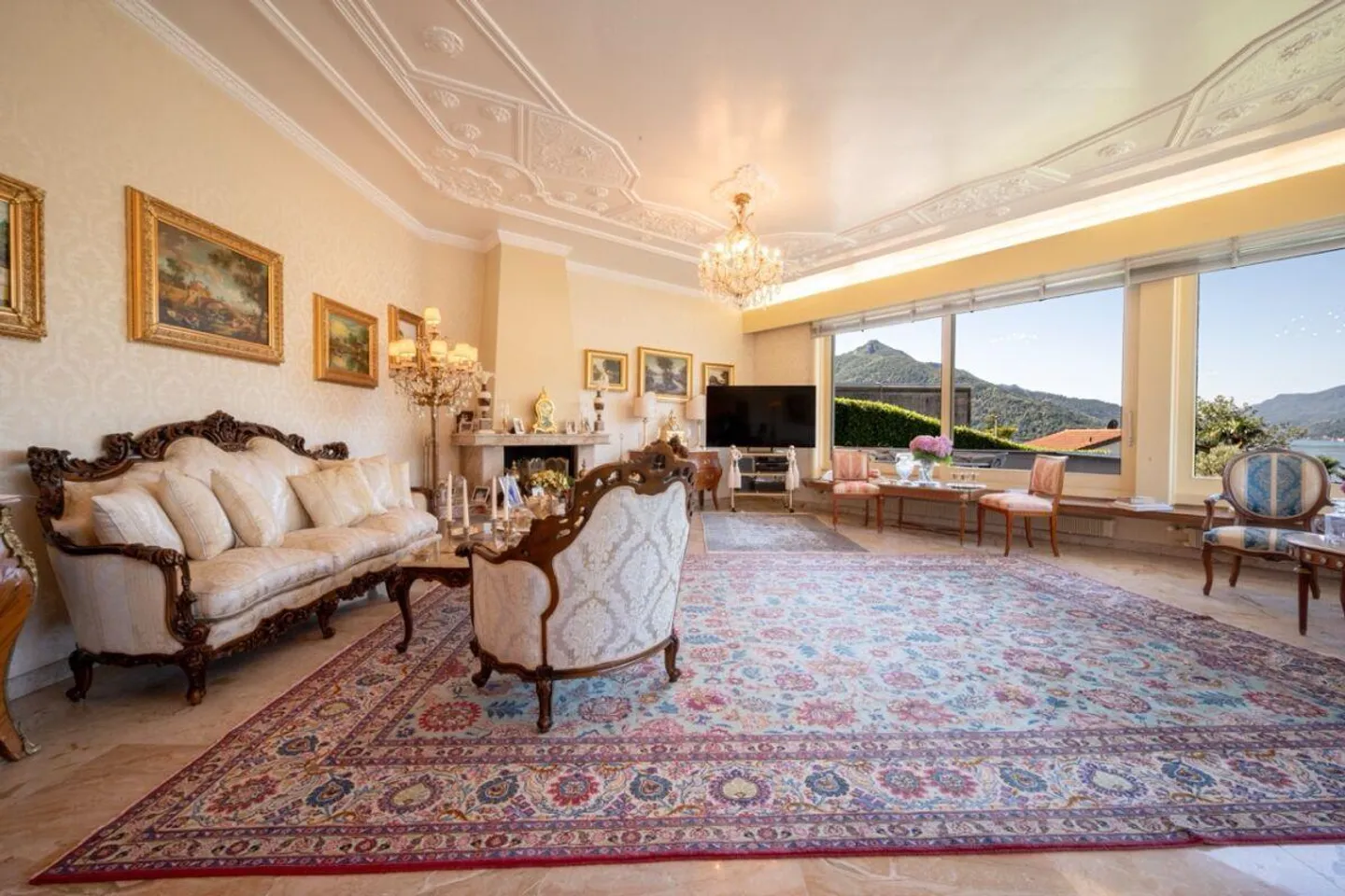 Elegante Villa mit Atemberaubendem Blick - Foto 9 von 26