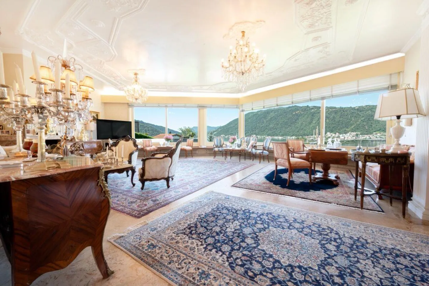 Elegante Villa mit Atemberaubendem Blick - Foto 10 von 26