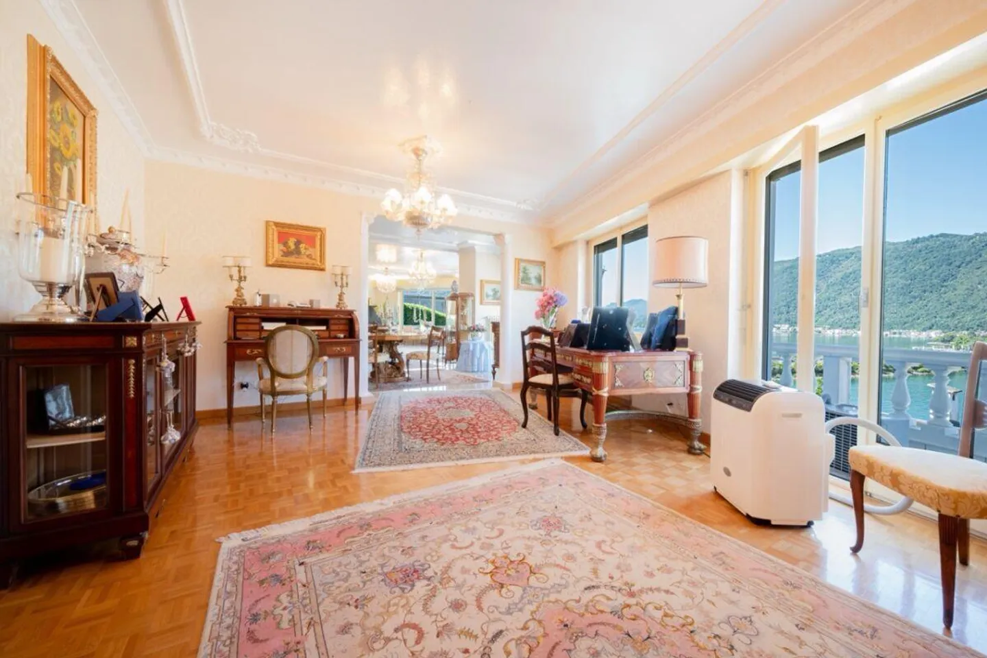 Elegante Villa mit Atemberaubendem Blick - Foto 11 von 26