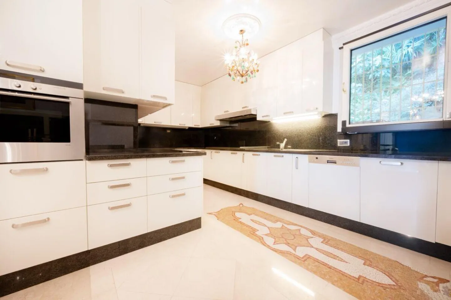 Elegante Villa mit Atemberaubendem Blick - Foto 22 von 26