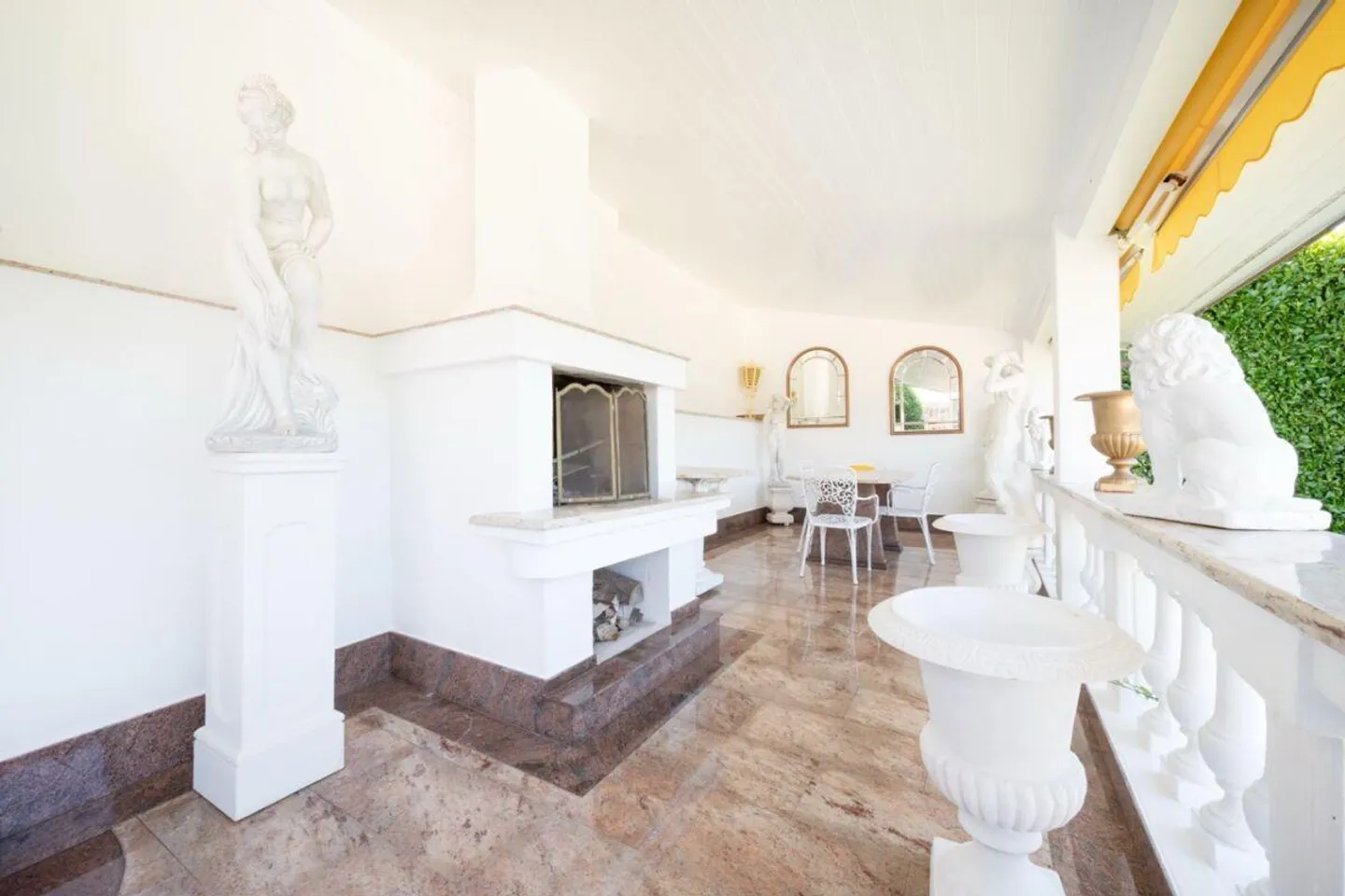 Elegante Villa mit Atemberaubendem Blick - Foto 23 von 26