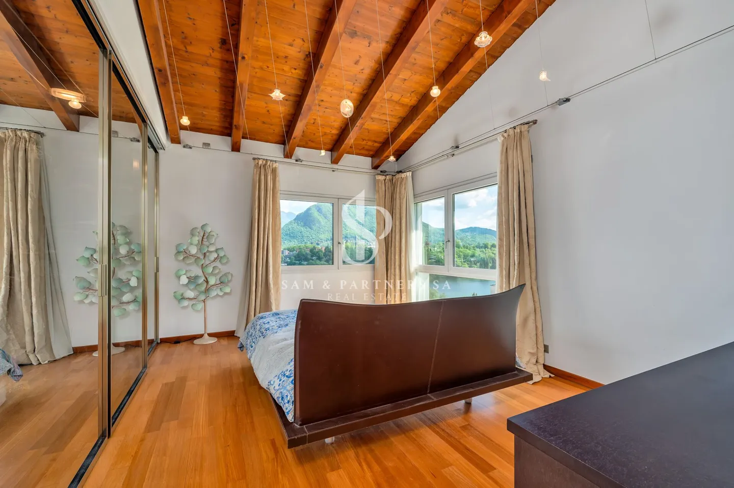 Villa avec vue sur le lac et piscine - Photo 12 sur 19