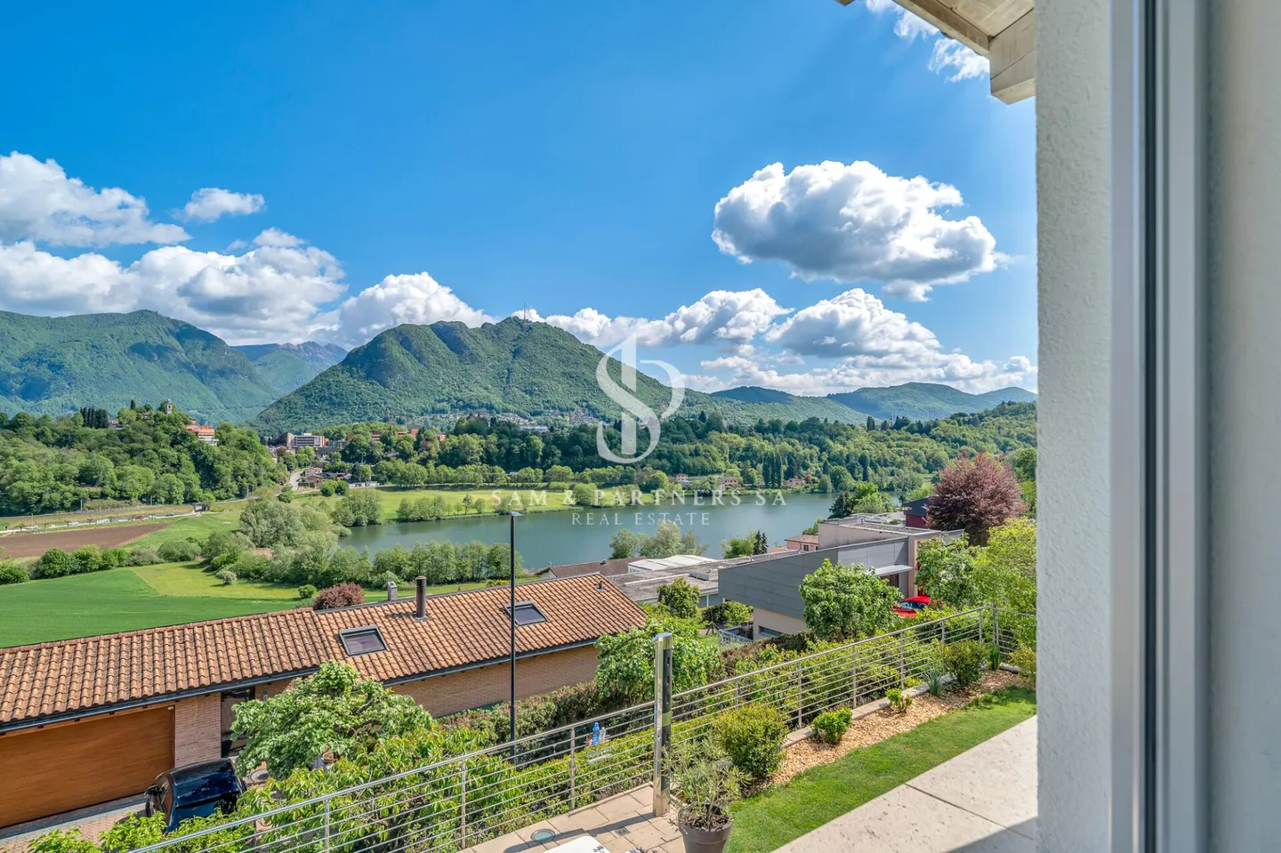 Villa avec vue sur le lac et piscine - Photo 14 sur 19