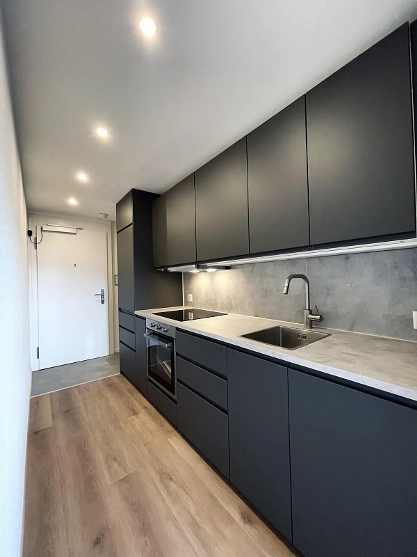 Vivere in modo conveniente e moderno - Appartamento di 1,5 stanze con vista fantastica - Foto 1 di 12