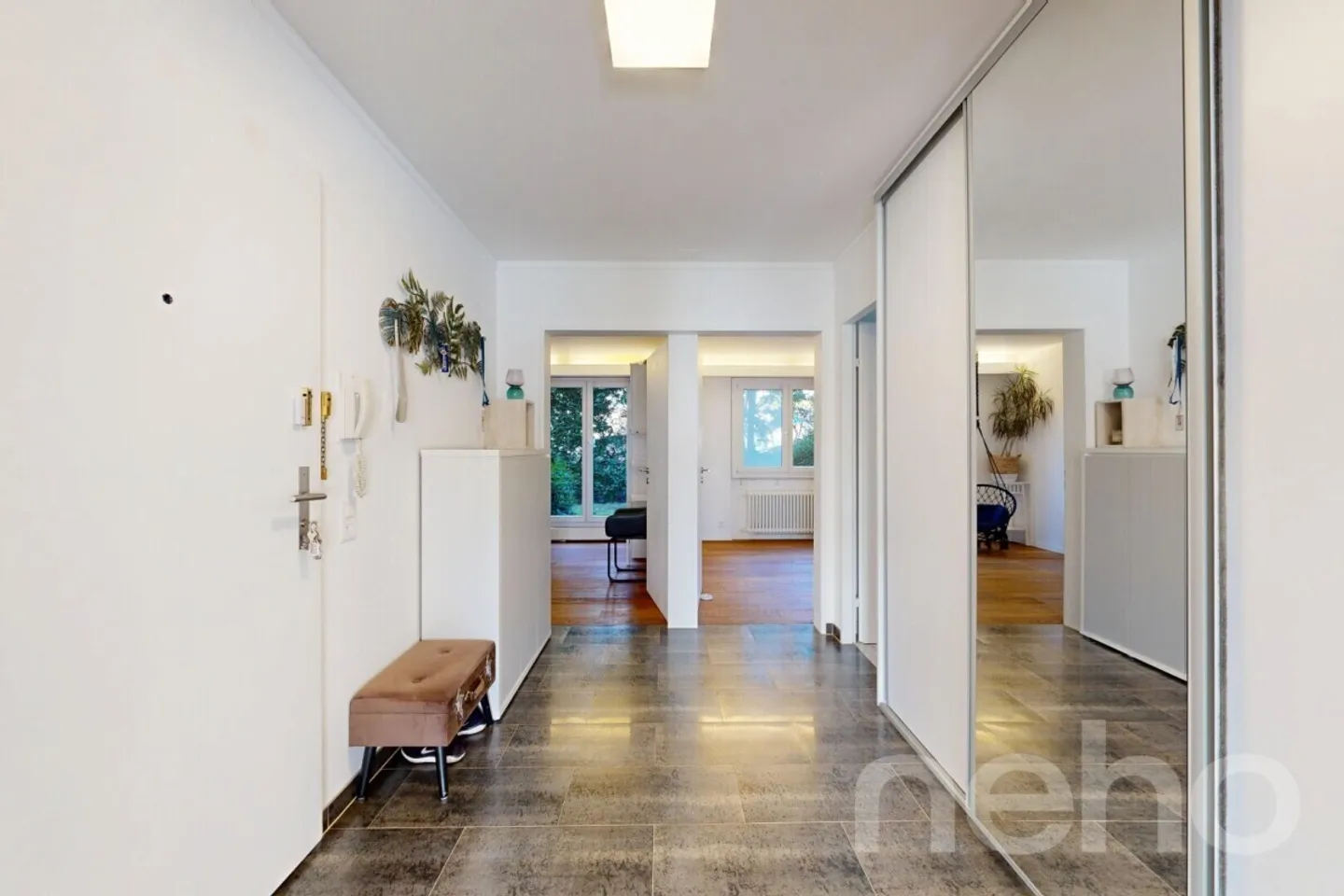 Living Comfort in Oberwil: Renovated 3.5-Room Apartment - Photo 4 of 12