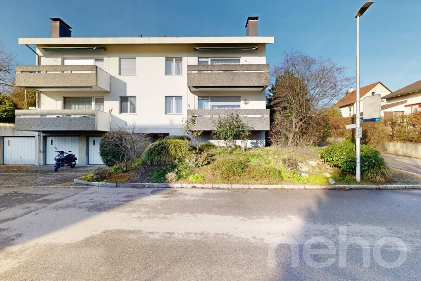 Living Comfort in Oberwil: Renovated 3.5-Room Apartment - Photo 1 of 12