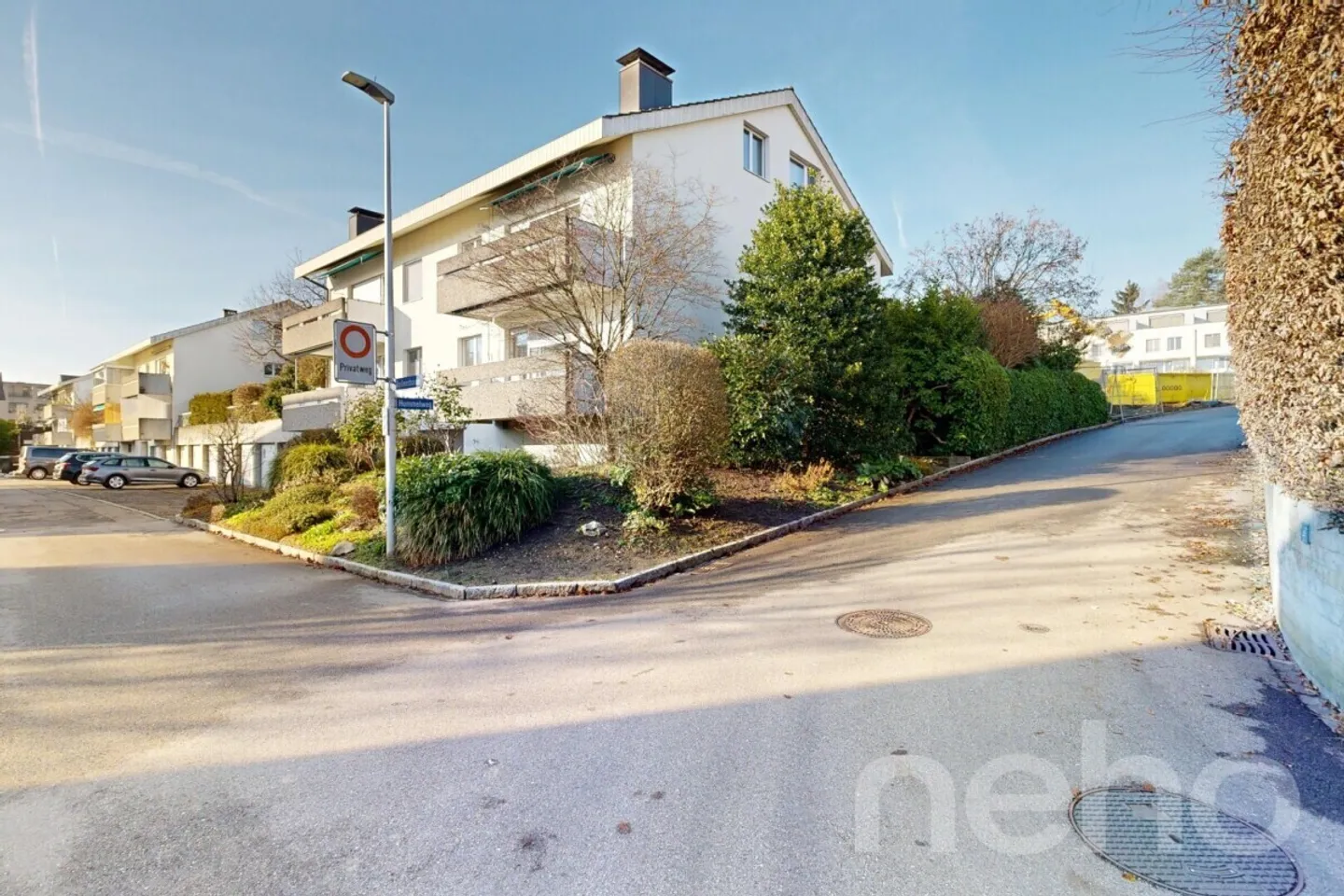 Living Comfort in Oberwil: Renovated 3.5-Room Apartment - Photo 2 of 12