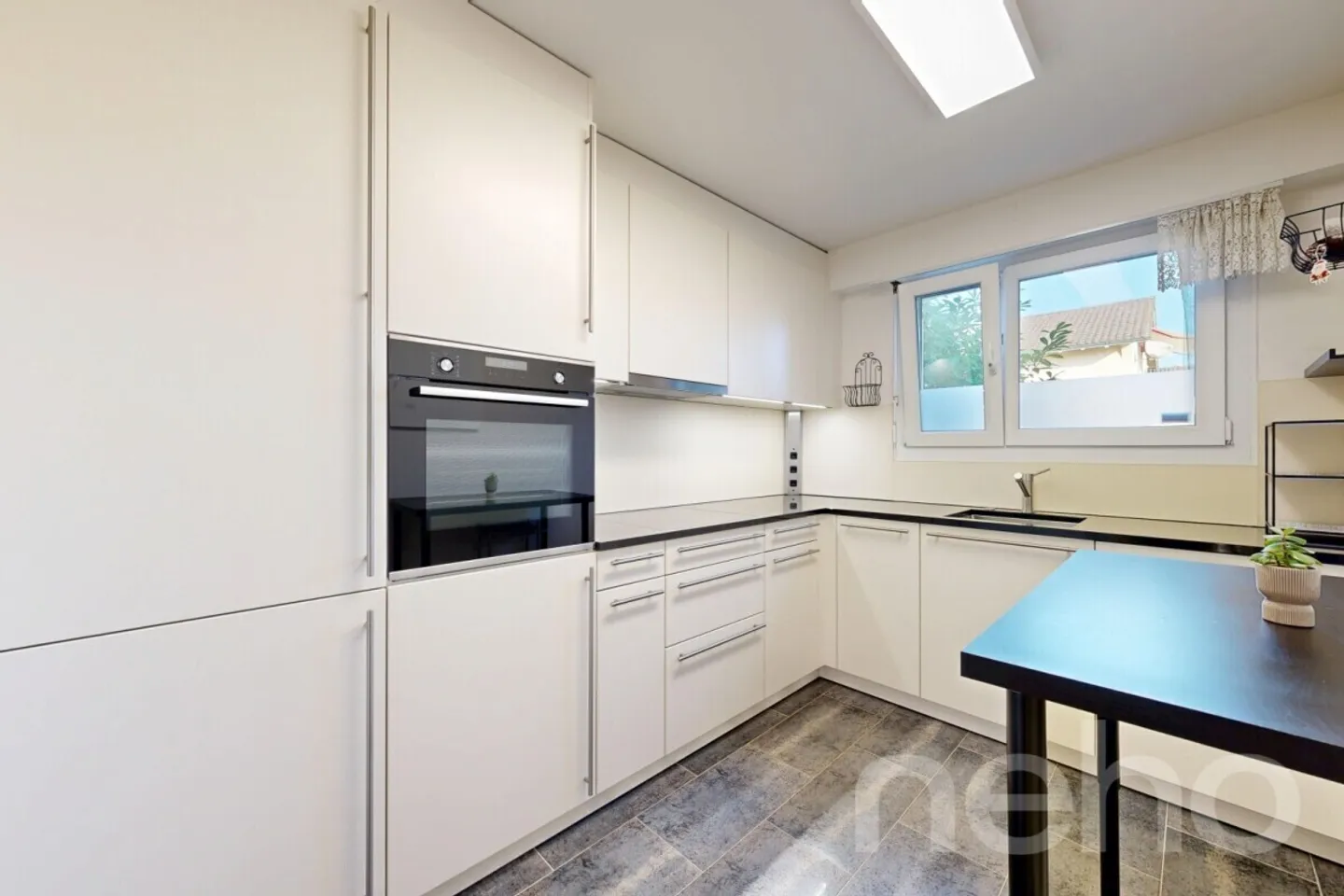 Living Comfort in Oberwil: Renovated 3.5-Room Apartment - Photo 9 of 12