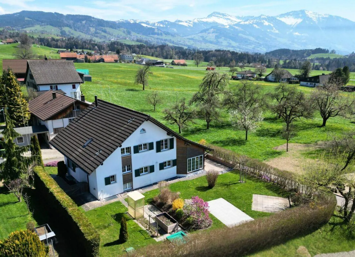 5.5-Room Single-Family House - Your Oasis in the Green - Photo 1 of 7