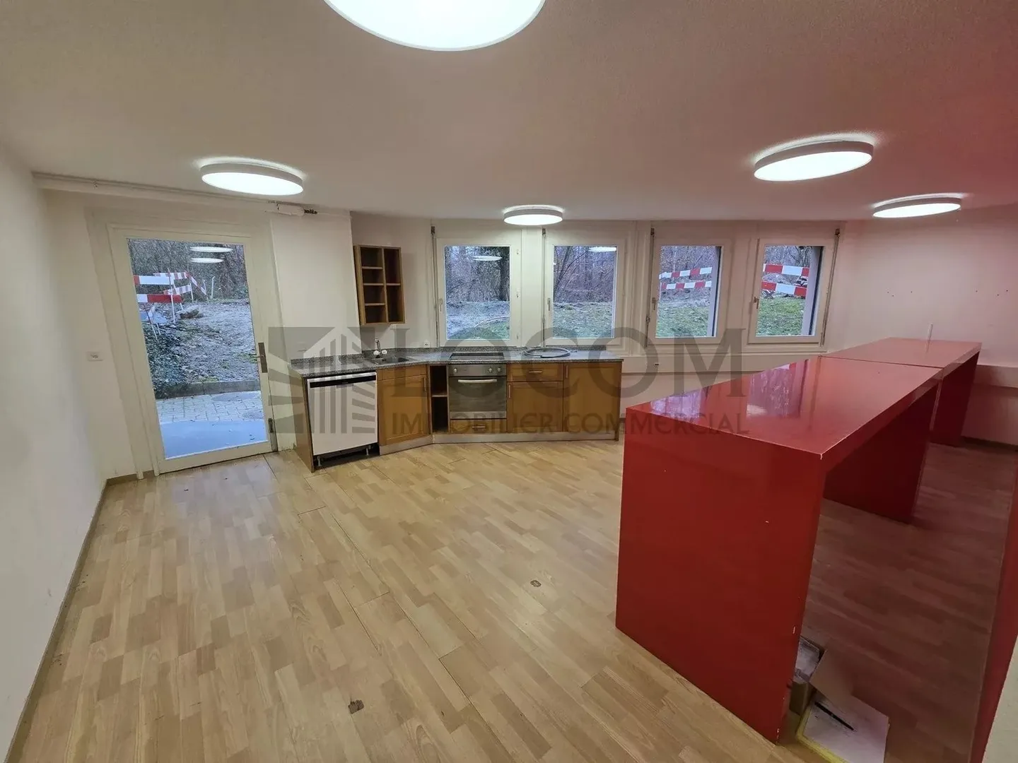 Locaux à louer dans un bâtiment équipé - Photo 12 sur 13