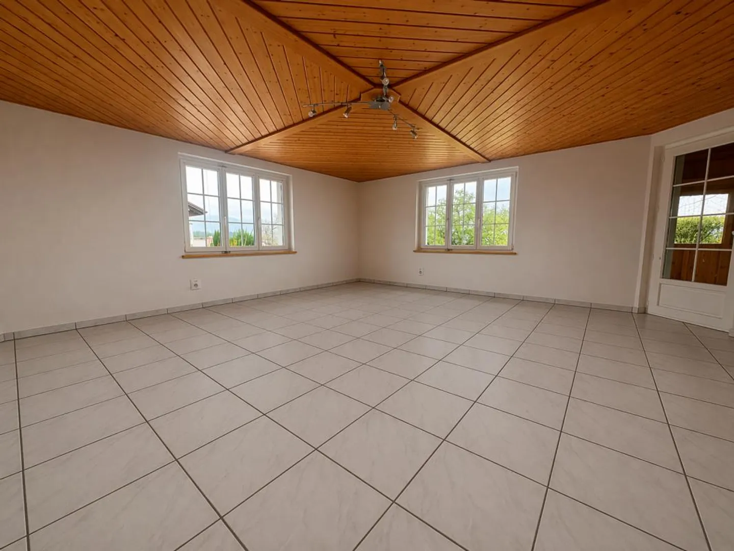 5.5-Room Single-Family House - Your Oasis in the Green - Photo 4 of 7