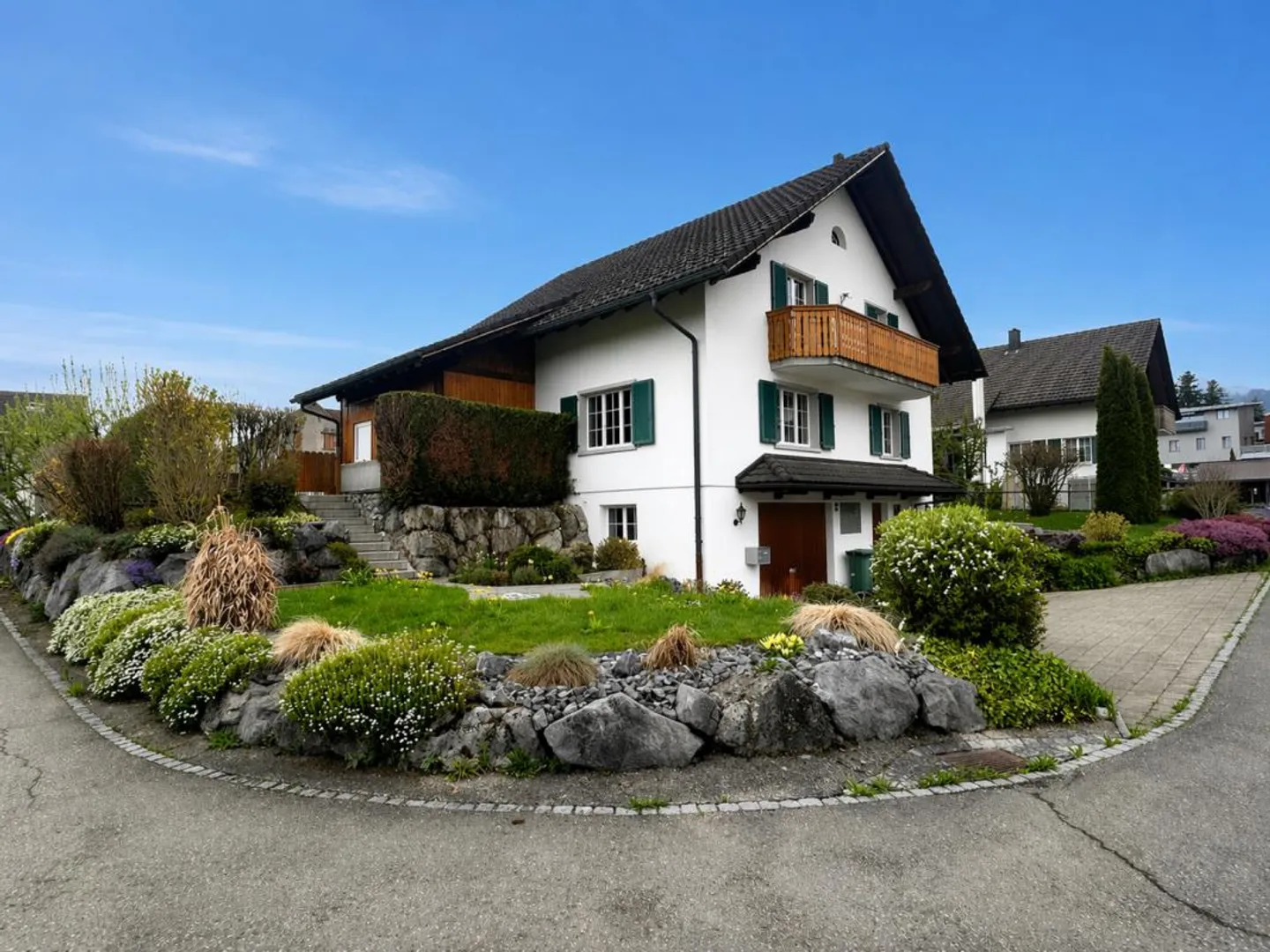 5.5-Room Single-Family House - Your Oasis in the Green - Photo 2 of 7