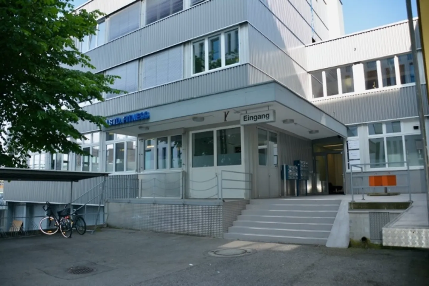 Immeuble mixte à louer - Photo 2 sur 9