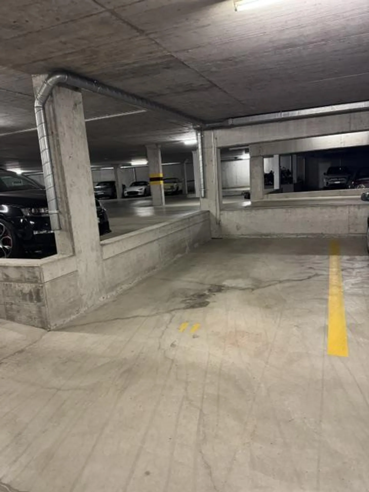 Parking space in underground garage - Photo 3 of 3