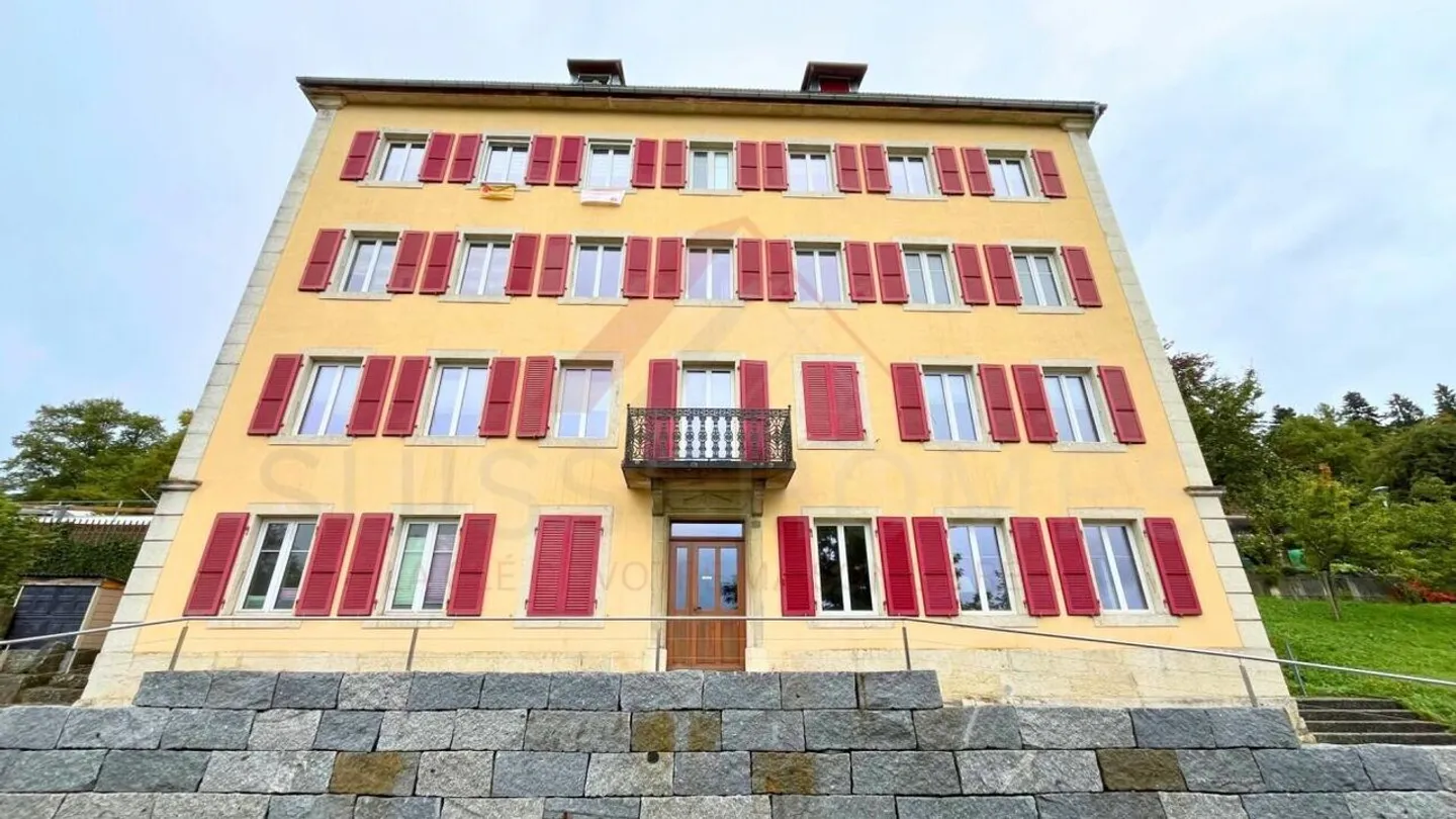 Accueil chaleureux à Échallens : appartement lumineux de 122 m² avec balcon, cheminée et grenier à aménager - Photo 10 sur 11