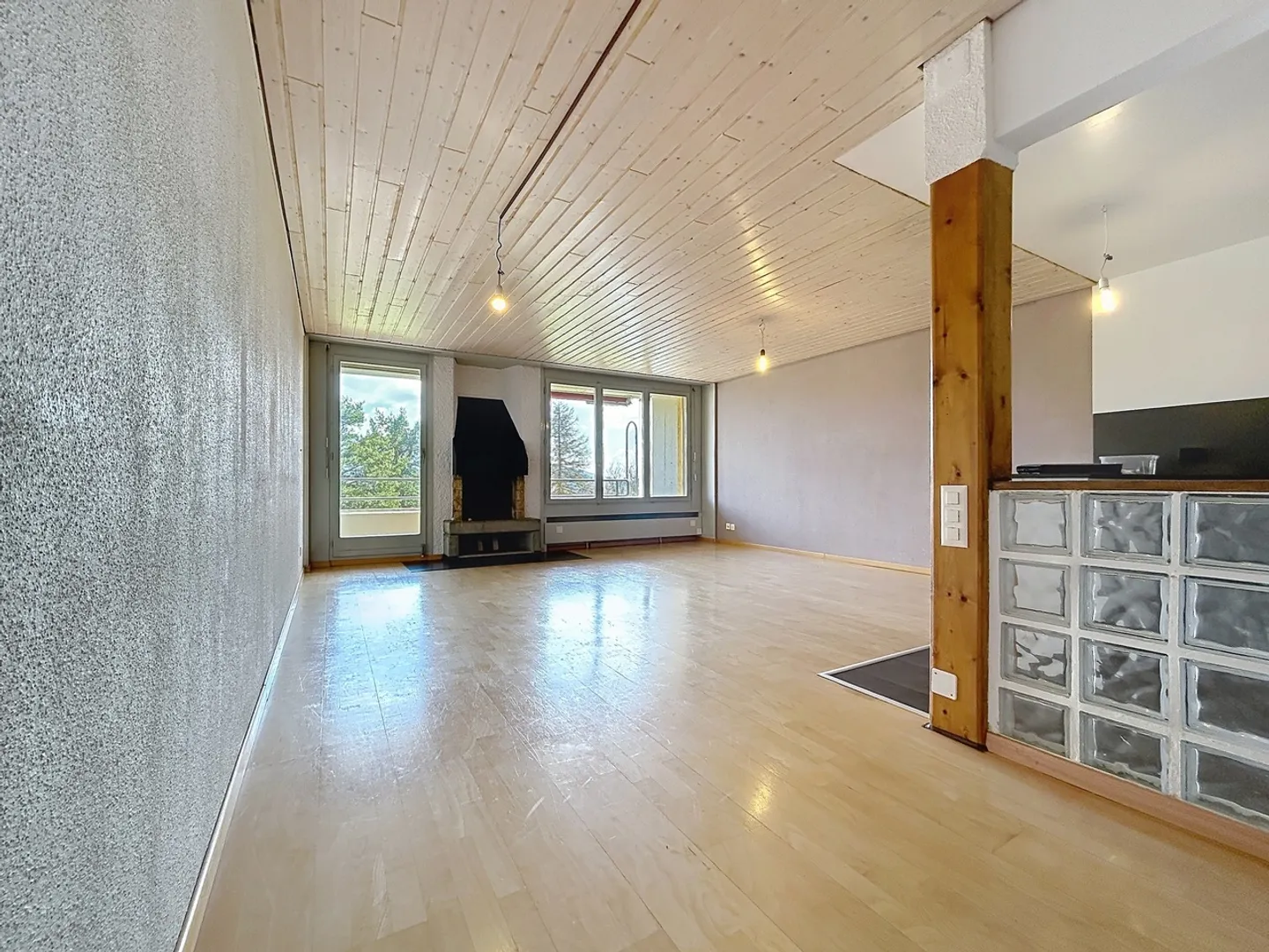 4.5-room apartment in triplex + 1 independent bedroom - Photo 2 of 9