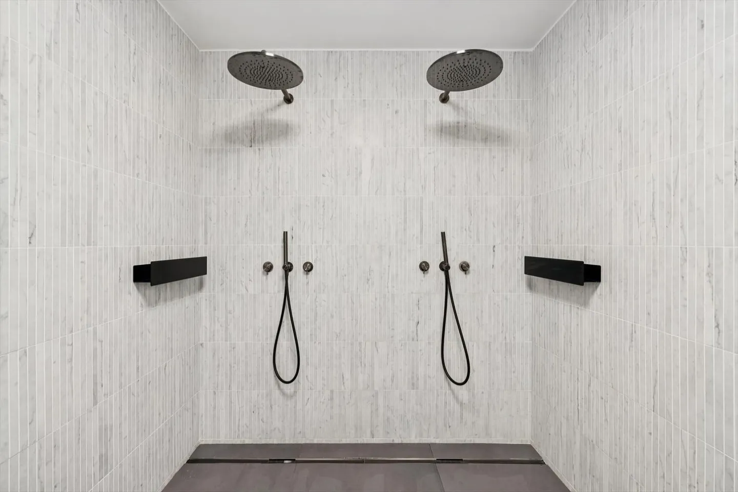 Elegant Attic Duplex, Renovated, Very Bright, in the Heart of Cologny - Photo 5 of 5