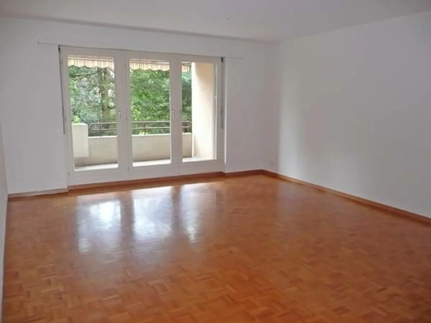 Appartement confortable dans un emplacement verdoyant - Photo 2 sur 4