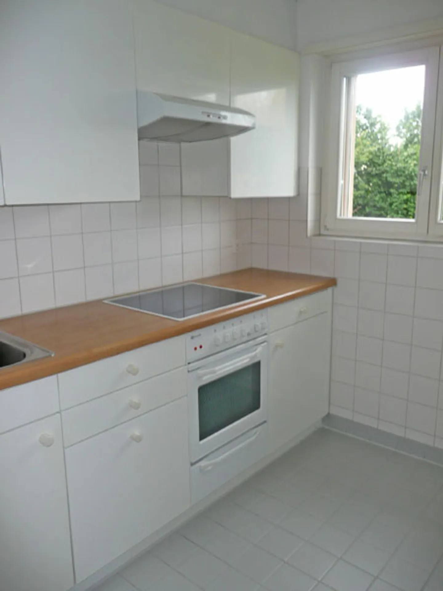 Appartement confortable dans un emplacement verdoyant - Photo 3 sur 4