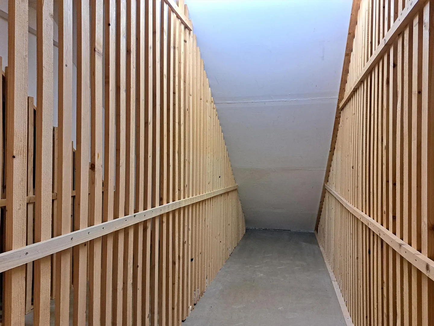 Espace de stockage central et sec - Photo 2 sur 3