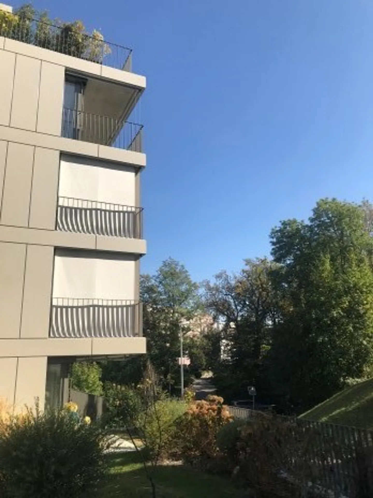 Appartement moderne 3,5 pièces - Photo 3 sur 5