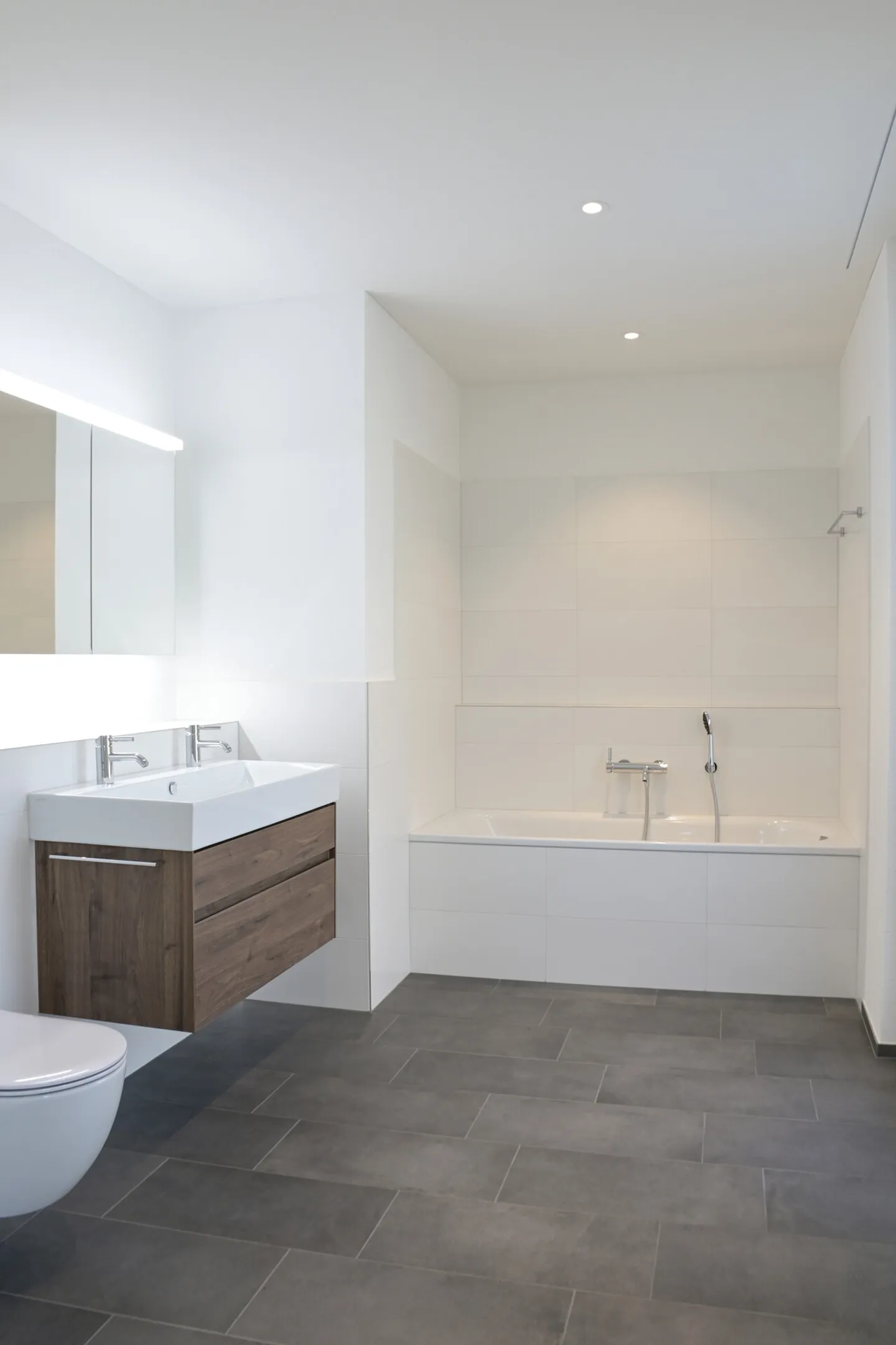 Modern Attic Apartment in Flawil - Photo 8 of 11