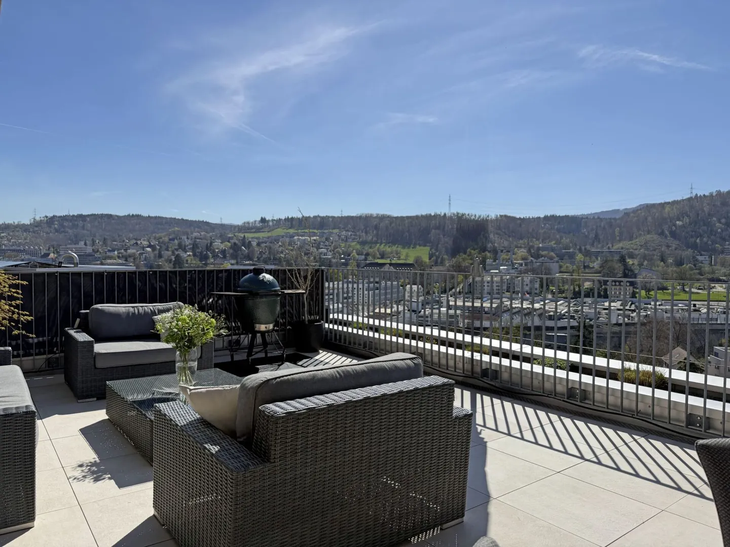 Vivere sopra i tetti di Liestal - Esclusivo appartamento con terrazza di 5,5 stanze - Foto 1 di 14