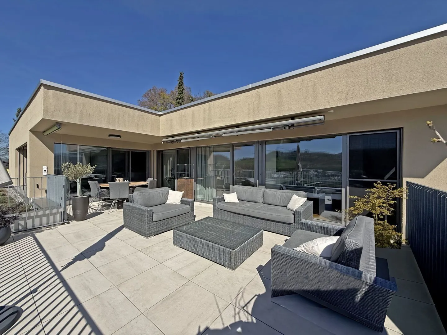 Vivere sopra i tetti di Liestal - Esclusivo appartamento con terrazza di 5,5 stanze - Foto 2 di 14
