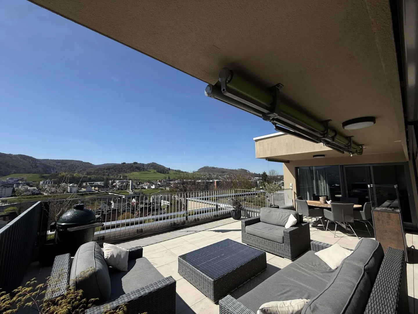 Vivere sopra i tetti di Liestal - Esclusivo appartamento con terrazza di 5,5 stanze - Foto 3 di 14