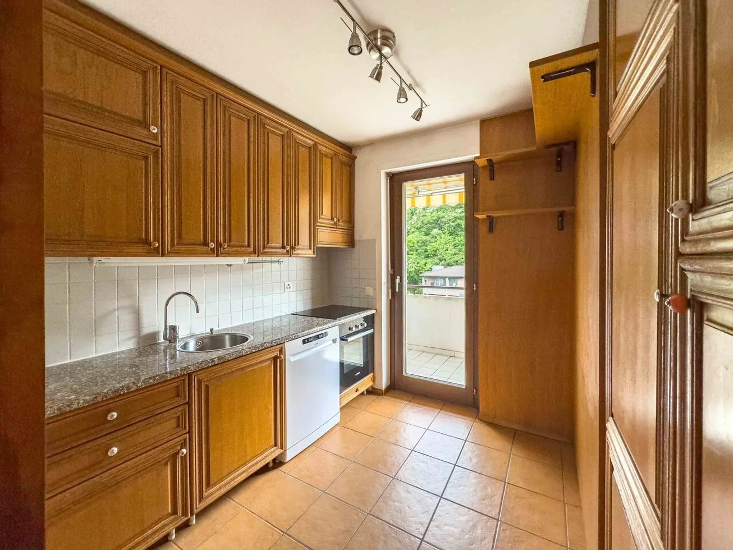 Appartement Charmant avec Vue sur le Lac - Photo 5 sur 9