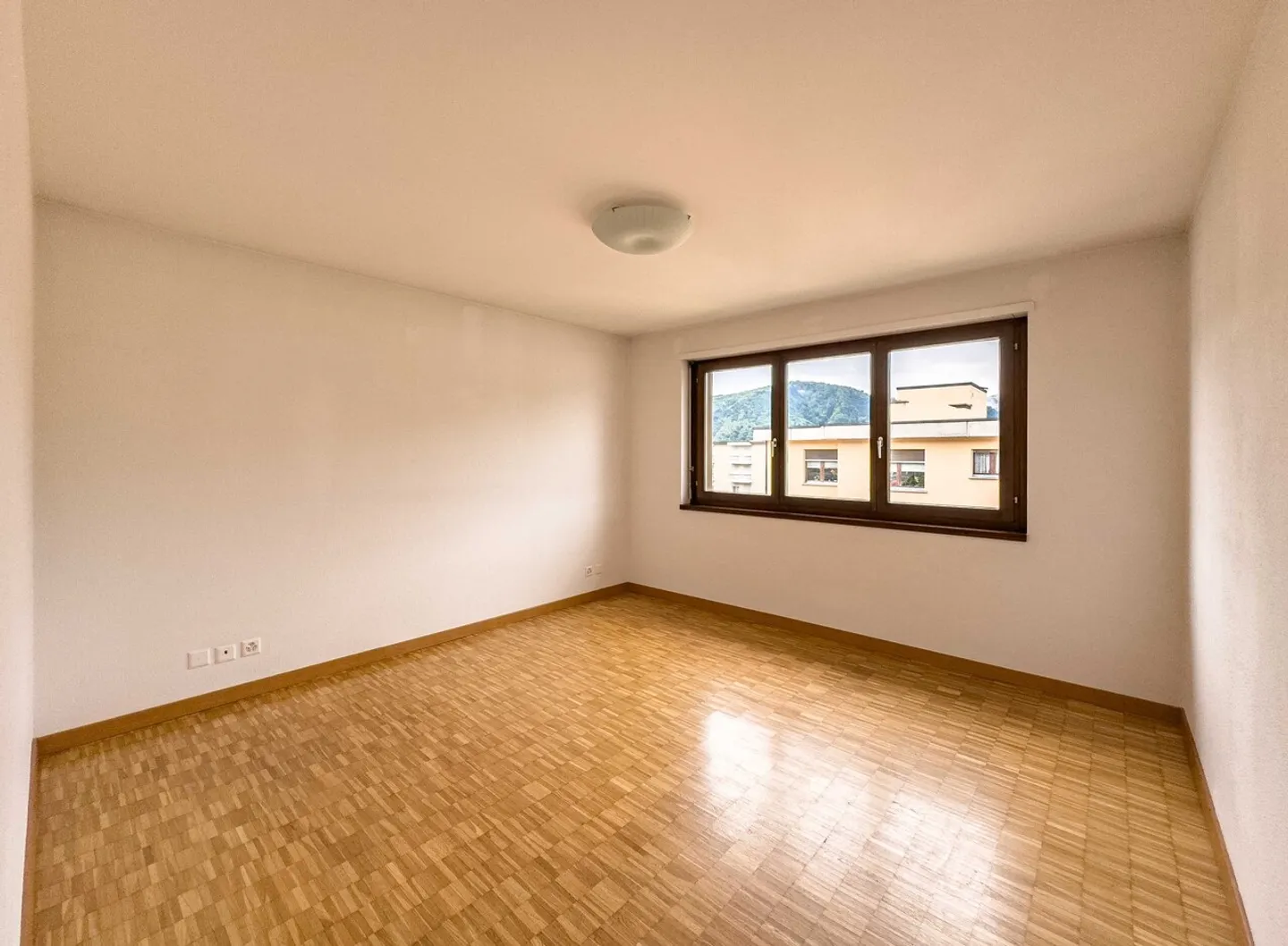Appartement Charmant avec Vue sur le Lac - Photo 6 sur 9